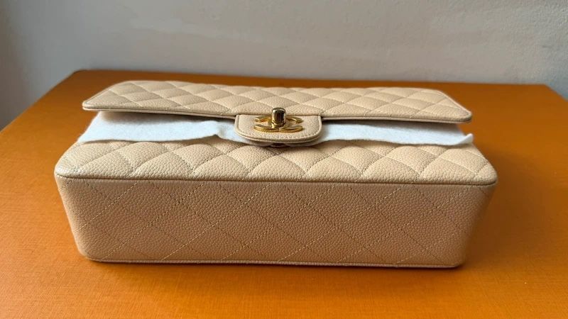 Chanel Borse da donna: Classic Timeless Double Flap Medium Beige Caviar Leather  – Usato da Münchenstein venduto da watchpatrol 6