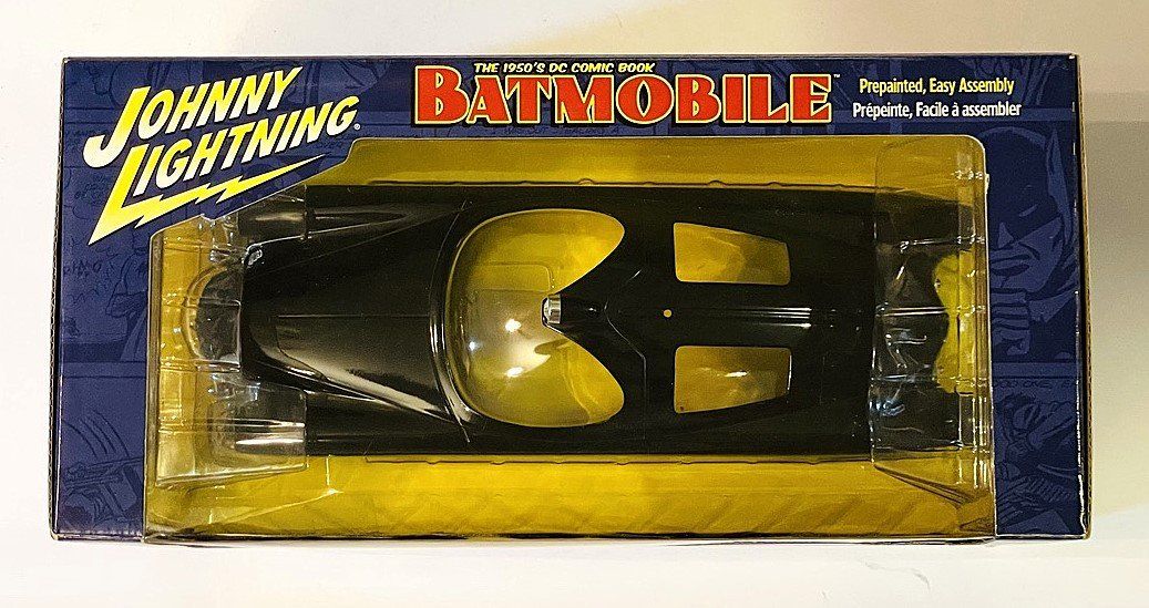 Johnny Lightning Voitures modèles: Johnny Lightning Batmobile Comic 1:24 Modellbausatz Die-cast – Neuf avec emballage d'origine à Duggingen par nad_6yzh 2