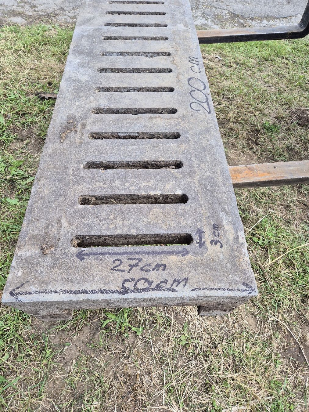 Rivestimenti per pavimenti: Betonspaltenböden – Usato da Niederbuchsiten venduto da Rulu2
