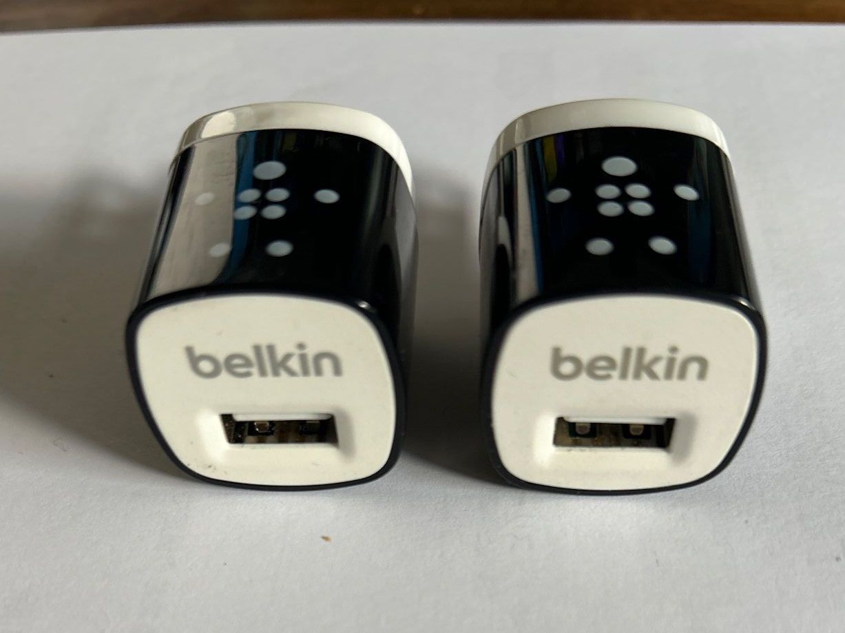 Belkin Unità & Adattatore: Belkin USB Ladegerät. USA type, 2 Stück – Usato da Luzern venduto da luistridin 1