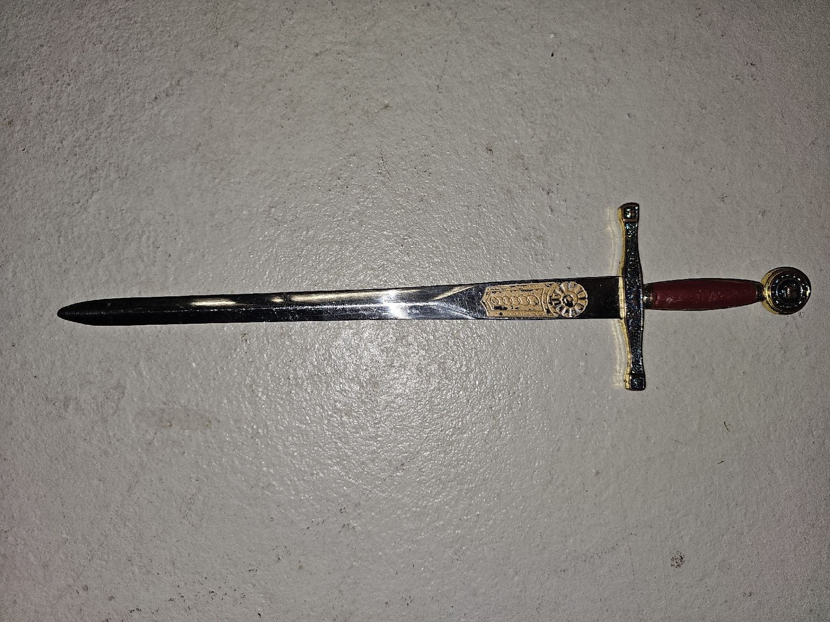 Sonstiger Bürobedarf: Vintage Brieföffner in Schwert-Optik – Gebraucht aus Affoltern am Albis von hwulf