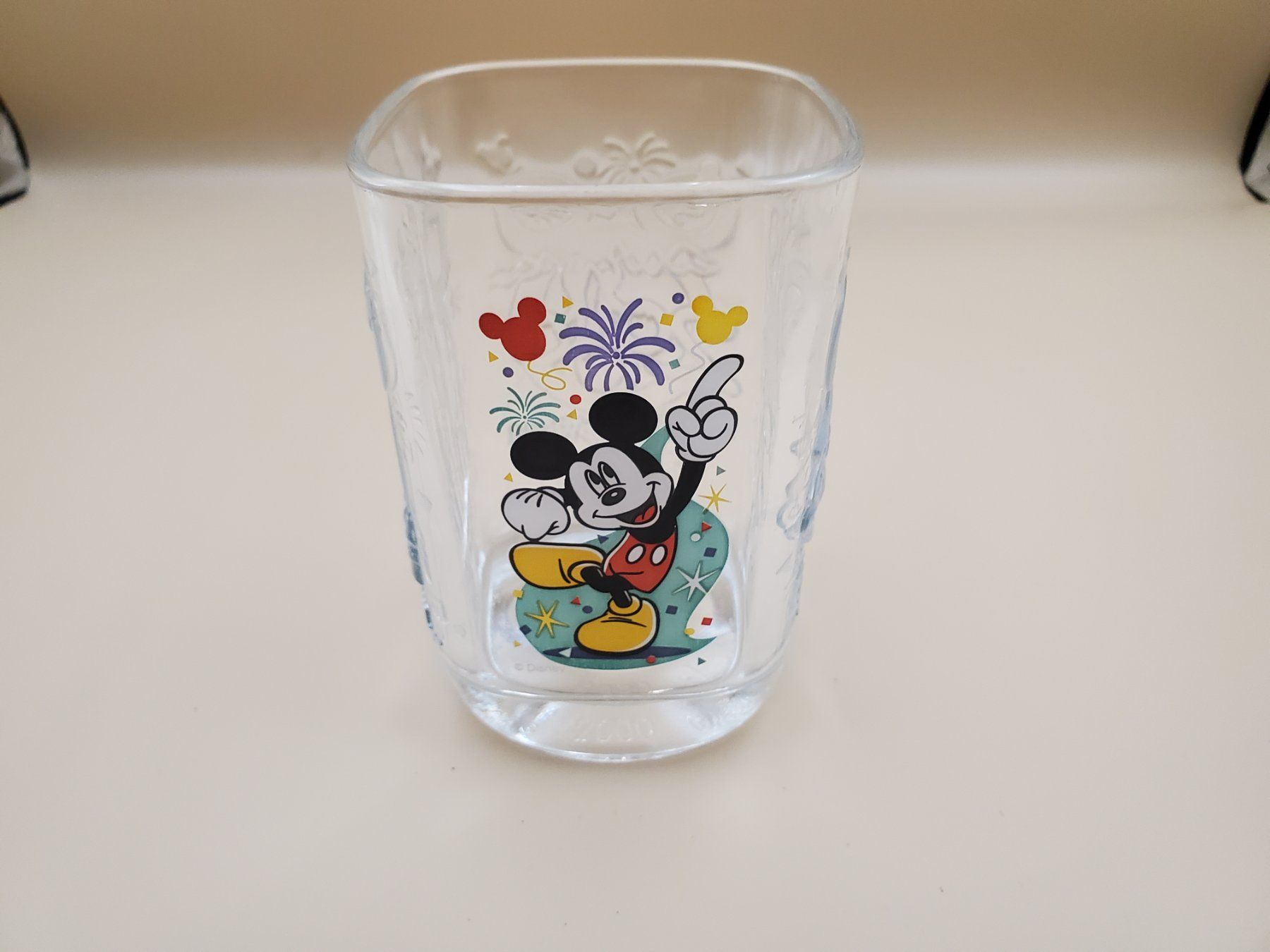 Disney Gläser: Verre Disney McDonald's 2000 Mickey Magic Kingdom Floride – Gebraucht aus Rennaz von La_malle_du_dauphin