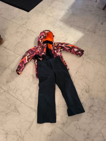Mädchen 7-8Y Schneeoutfit und Allyear Kleiderpaket
