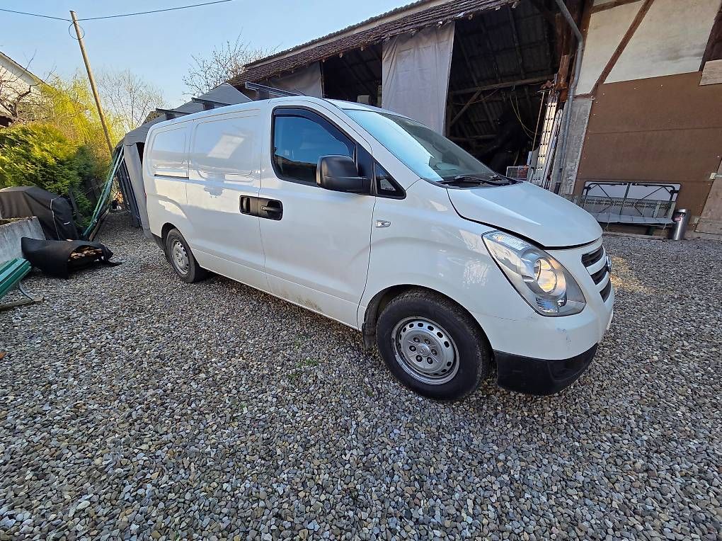 Hyundai Veicoli commerciali: Hyundai H-1 CARGO 2.5l CRDI Ab MFK – Usato da Hüntwangen venduto da Butch23 2
