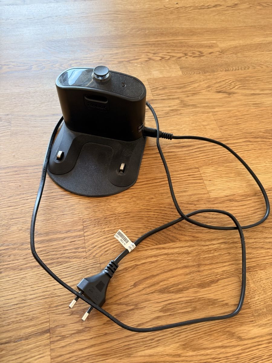 Irobot Aspirateurs & Accessoires: iRobot Roomba Staubsaugerroboter – D'occasion à Veltheim AG par Chabis56 2
