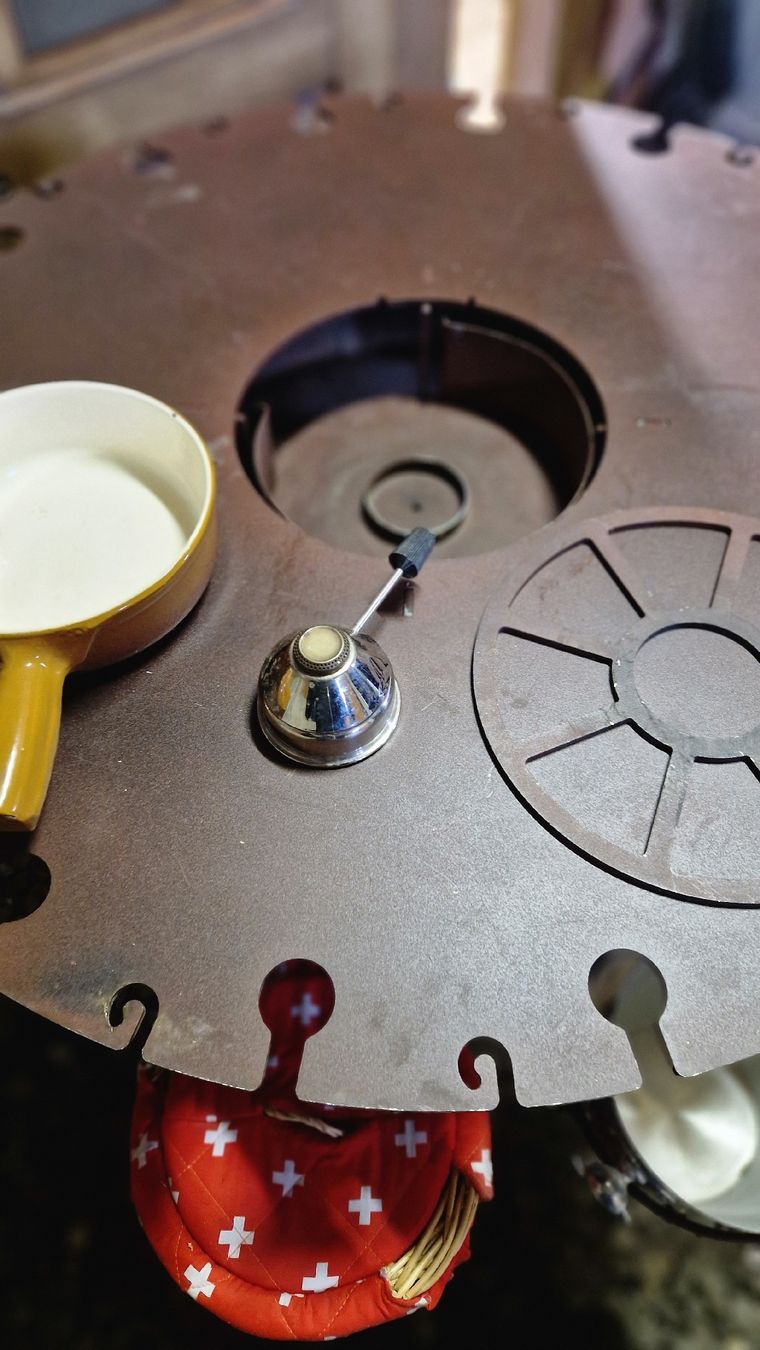 Allestimento di negozi e stand fieristici: Fonduebar – Usato da Giswil venduto da Jndira 3