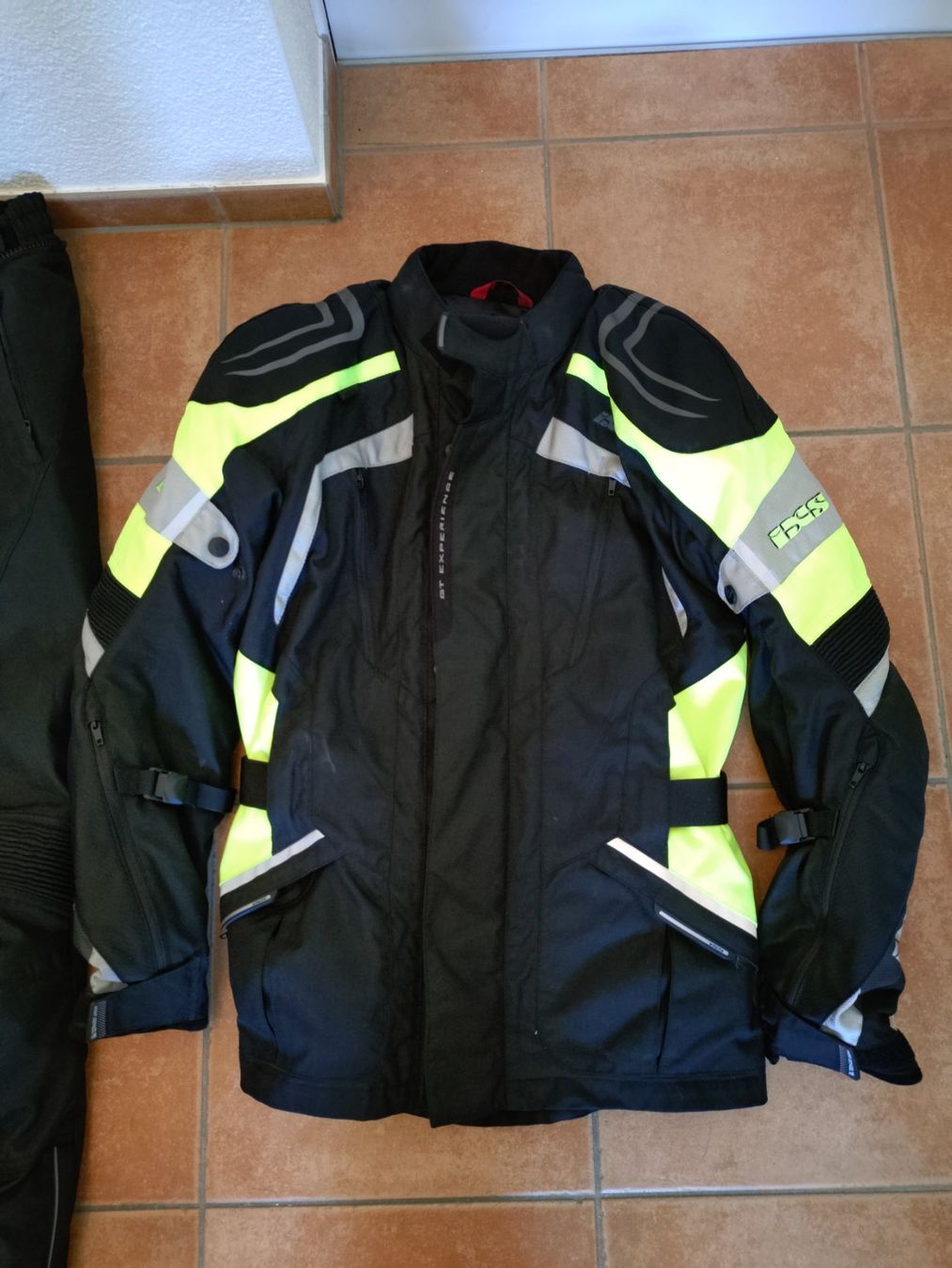 Lotti di vestiti: iXS Motorradjacke und Hose – Usato da Buochs venduto da mar_z6jf 1