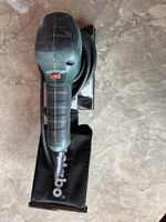 METABO Ponceuse vibrante SRE 3185 et des feuilles abrasives