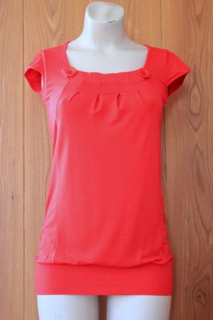 rotes SHIRT / Longshirt mit Zierknöpfen  36 S neuwertig