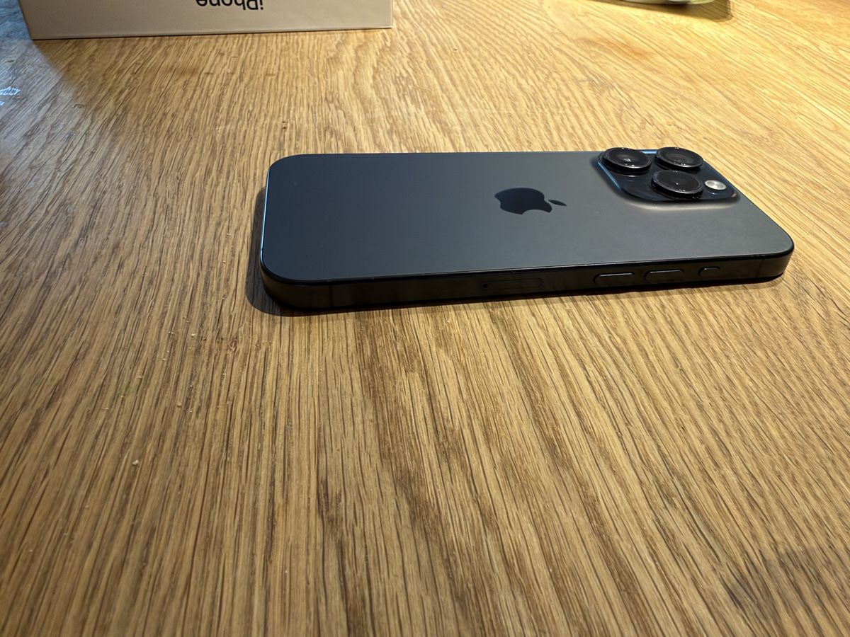 Apple Telefoni cellulari / Smartphones: iPhone 15 Pro 1TB BLUE – Usato da Zürich venduto da vma17 3