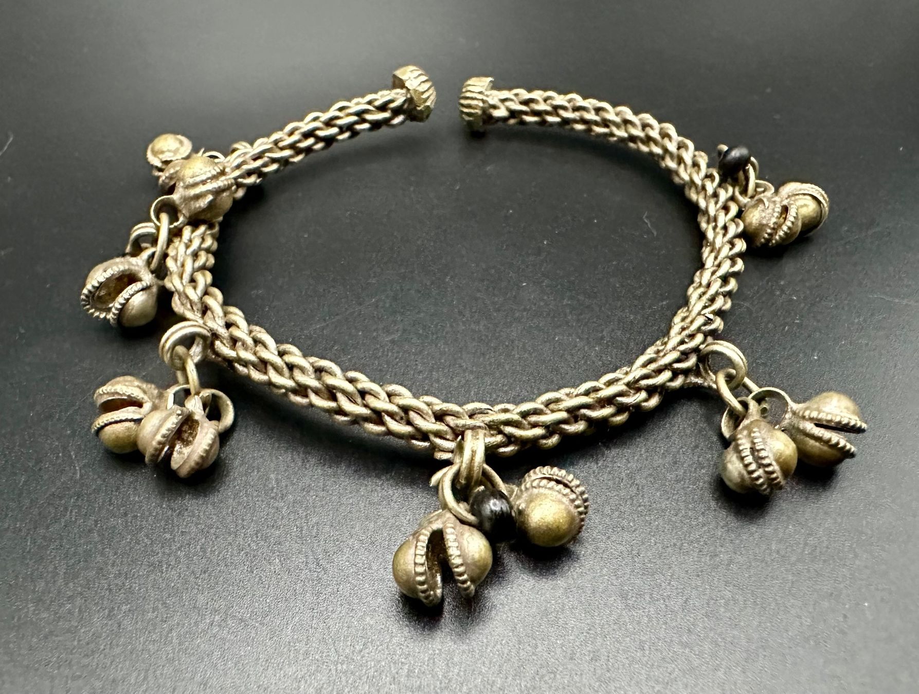Bracciali & Braccialetti: Antikes Armband mit Anhängern, Messing – Usato da Lamone venduto da LaCantinaMagica 5