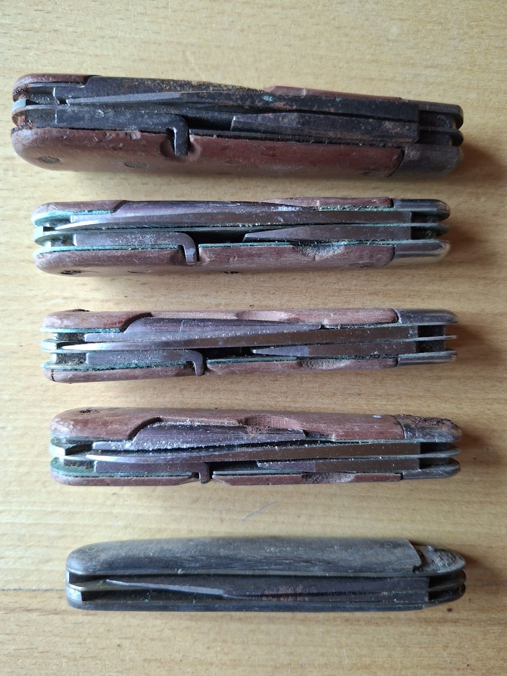 Coltellini militari: Alte Armee Militär Messer 1954  – Usato da Schwanden Sigrisw venduto da cadieux71 3