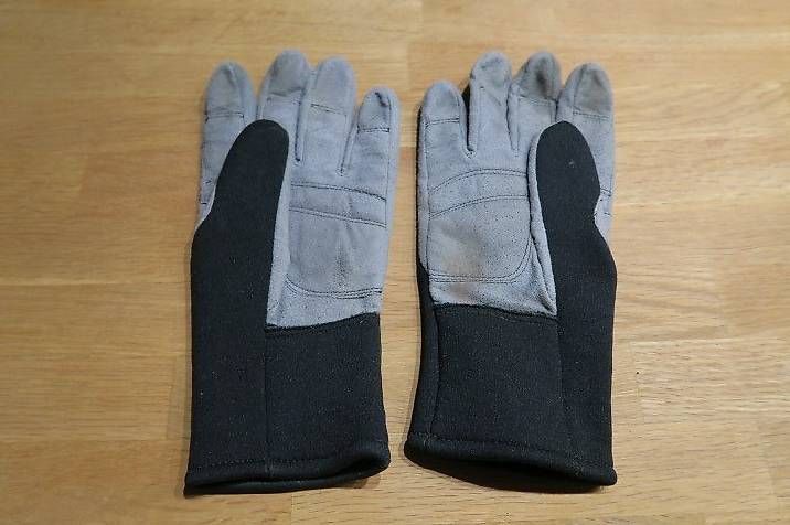 Guanti & manicotti: Gants de course  – Usato da La Chaux-de-Fonds venduto da Criste 1
