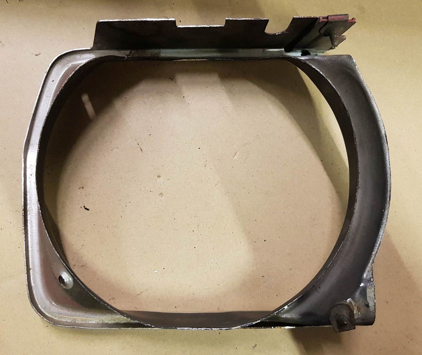 Mopar Tutti pezzi di ricambio auto: Mopar:  Lampenabdeckung Grillecke – Usato da Niedergösgen venduto da usc_8qc6 1