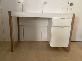 Schreibtisch weiss mit Schubladen und Tür