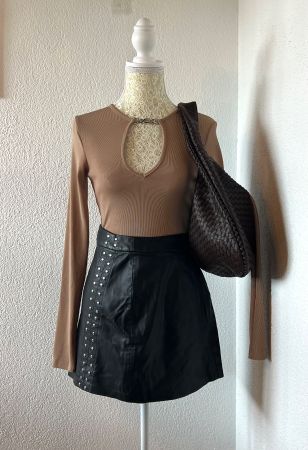 Bershka Women's Black and Brown Crop-top