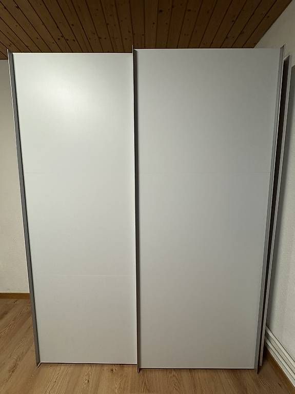 Pfister Schränke: Pfister Schrank mit Schiebetüren – Gebraucht aus Derendingen von Happyever
