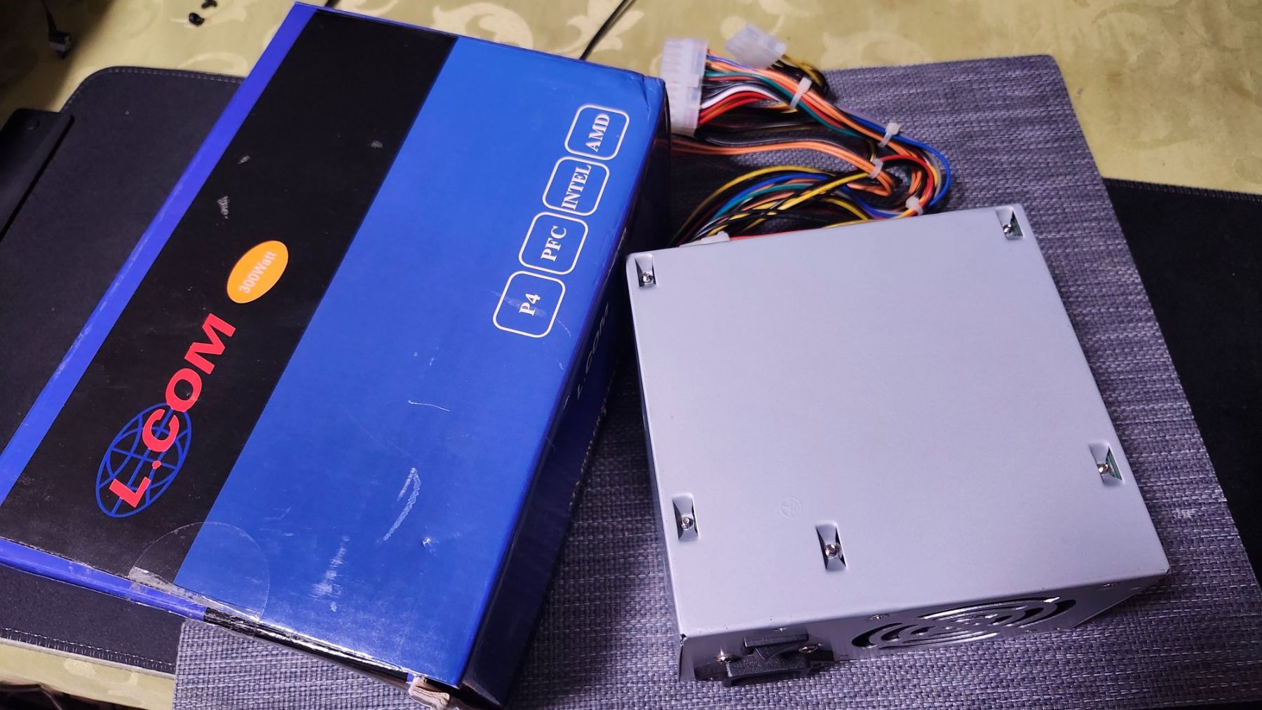Componenti elettronici: L.COM ATX Netzteil, 300Watt, Pentium 4 – Usato da Brig venduto da Mike69
