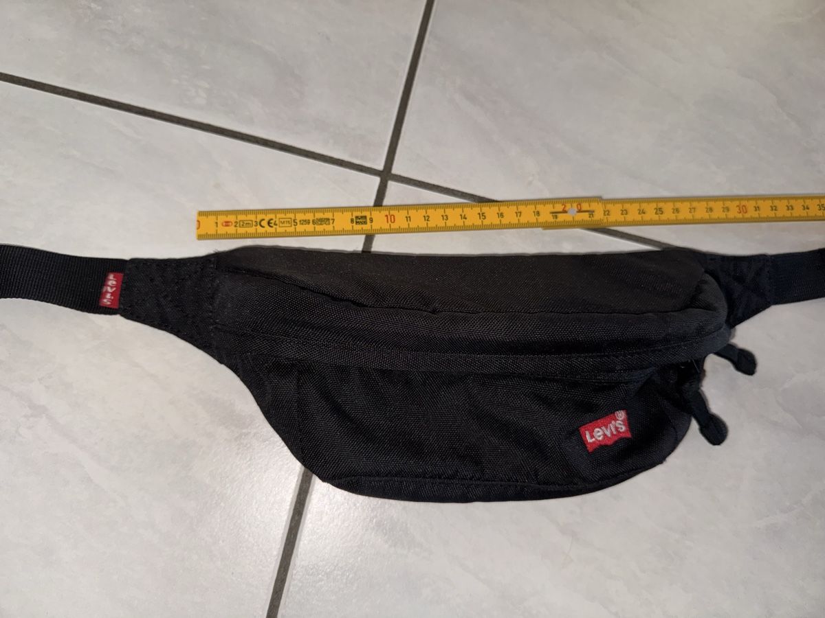 Levi's Taschen: Schwarze Levi's Bauchtasche – Neu (gemäss Beschreibung) aus Hergiswil NW von kaufe_bei_kaufmann 2