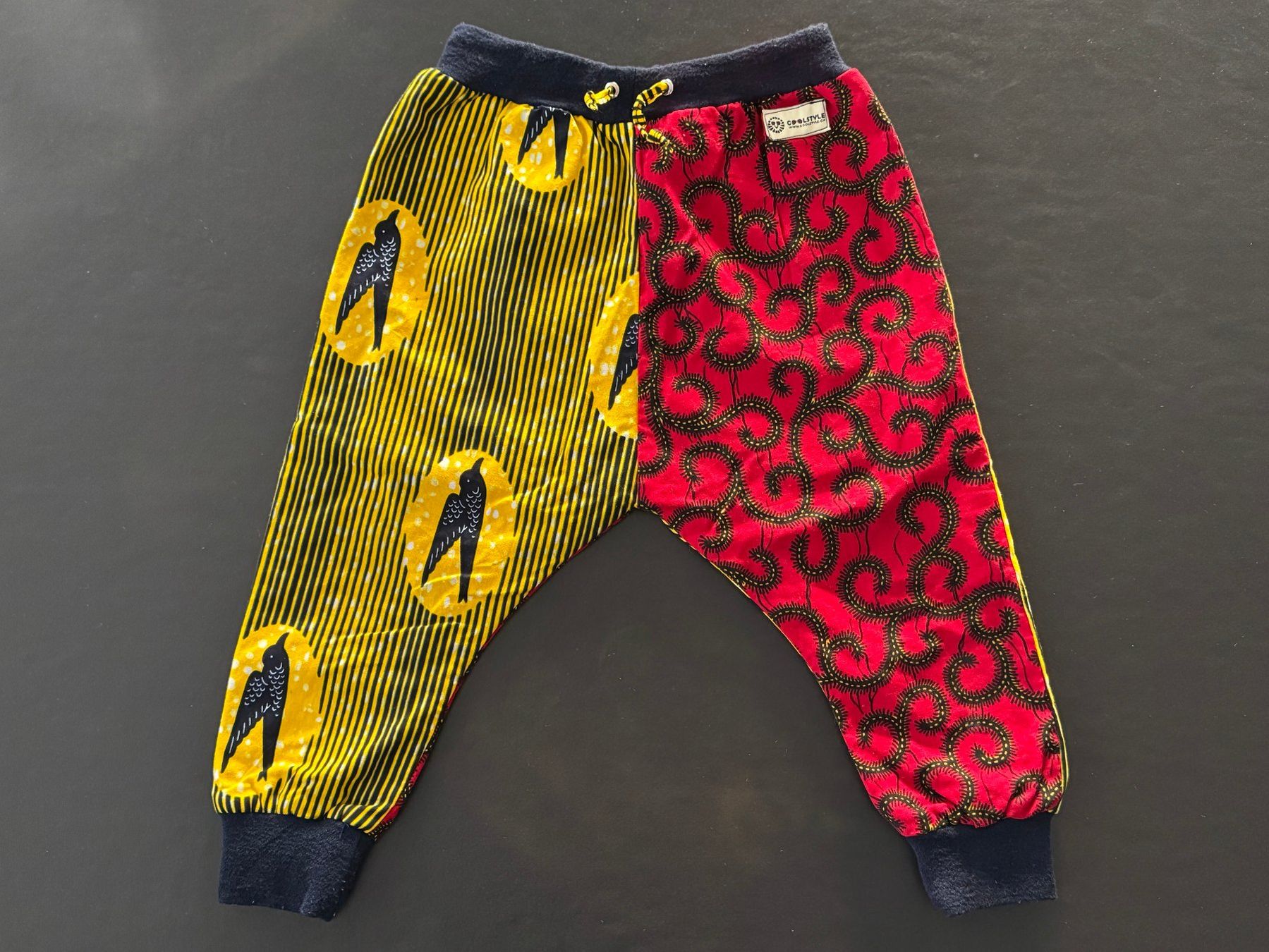 Hosen: Kinder Afro Hose Afrika Gr. 98 / 104 – Gebraucht aus Zollikon von Krenapf