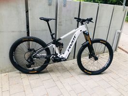 Pivot Shuttle LT