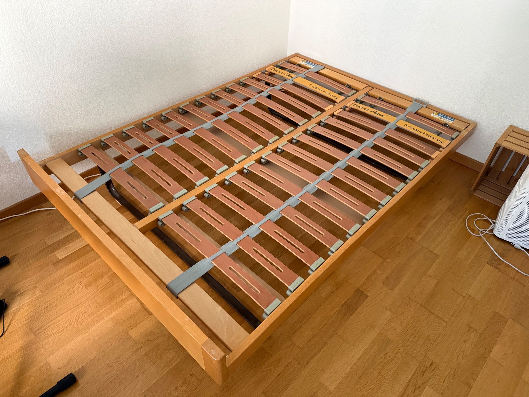 Bico Lits: Bett mit Lattenrost (140cm) – D'occasion à Zürich par L_enaS