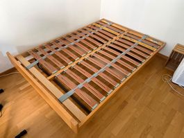 Bett mit Lattenrost (140cm)
