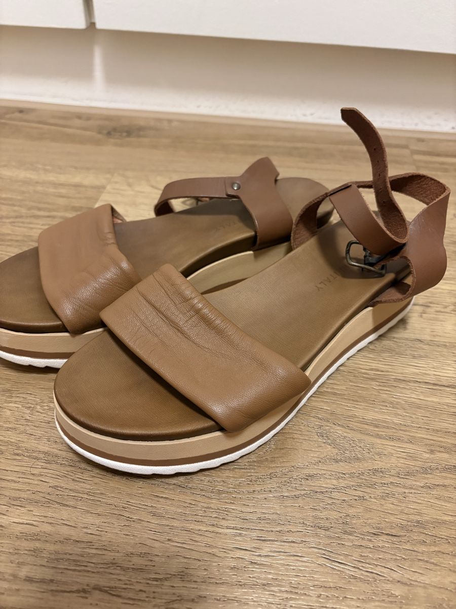 Scarpe da donna: Sommersandalen aus Leder, Grösse 39 – Usato da Hildisrieden venduto da Leoniewyr