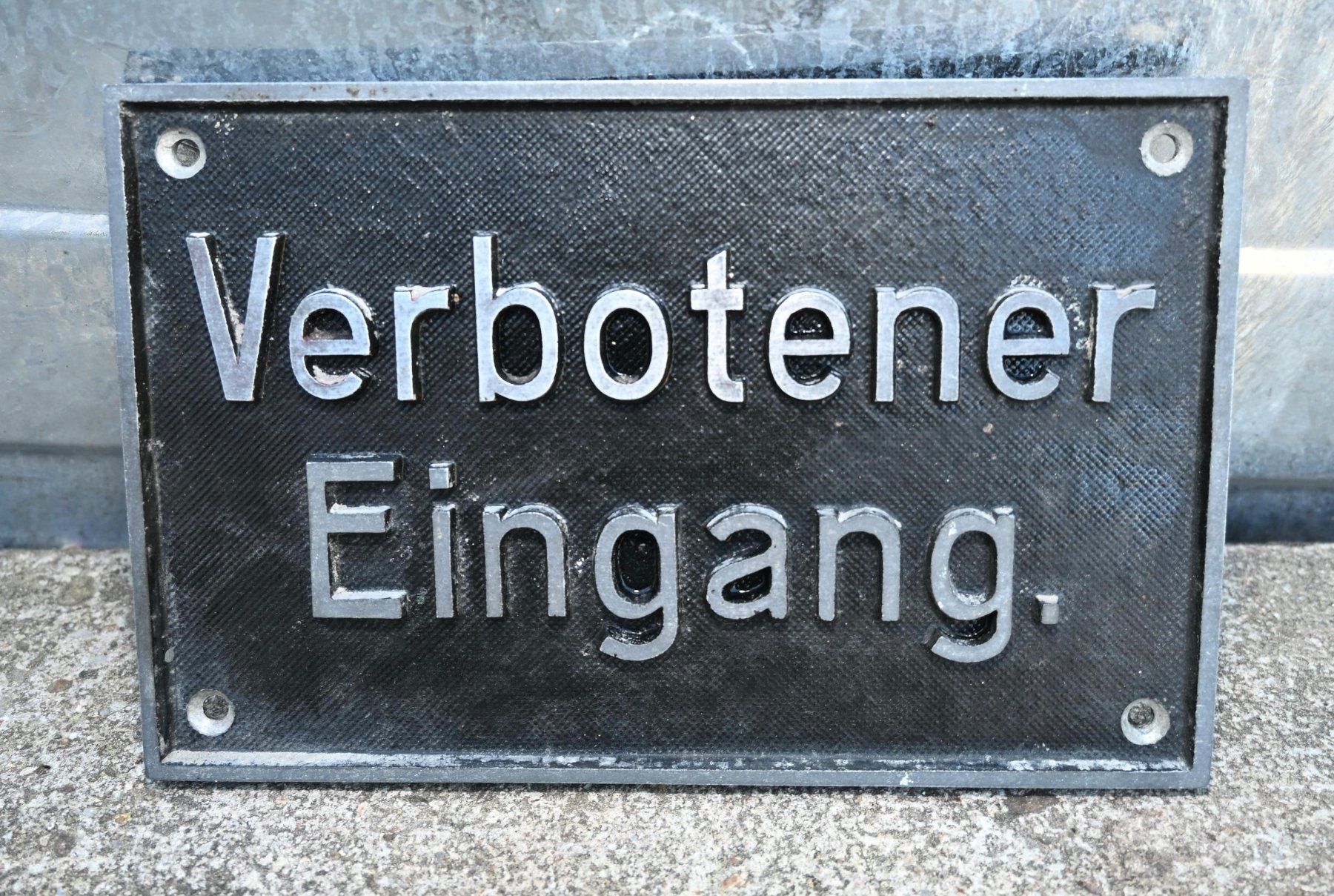 Schilder: altes Aluguss-Schild " VERBOTENER EINGANG " – Gebraucht aus Pfaffhausen von mono_rec