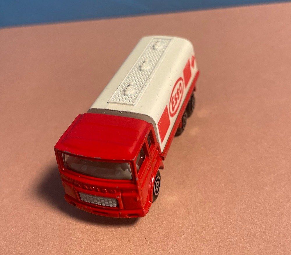 Majorette Modellautos: Majorette 1/100 Esso Tanklastwagen – Gebraucht aus Sirnach von sagrotin 1
