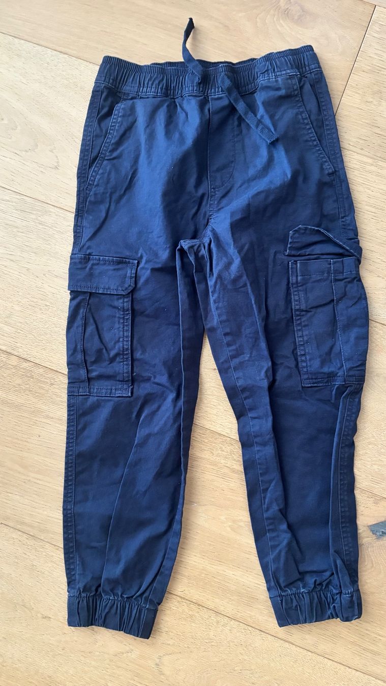 H&M Pantaloni: H&M Cargo Hose – Nuovo (secondo la descrizione) da Uitikon Waldegg venduto da Thefateofophelia