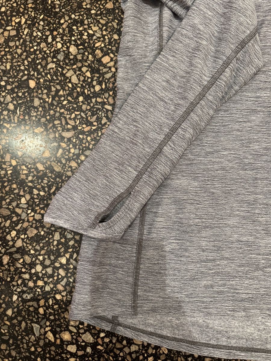 North Face Tops: North face long sleeve sweater size small – Gebraucht aus Zürich von gva_r9gs 1
