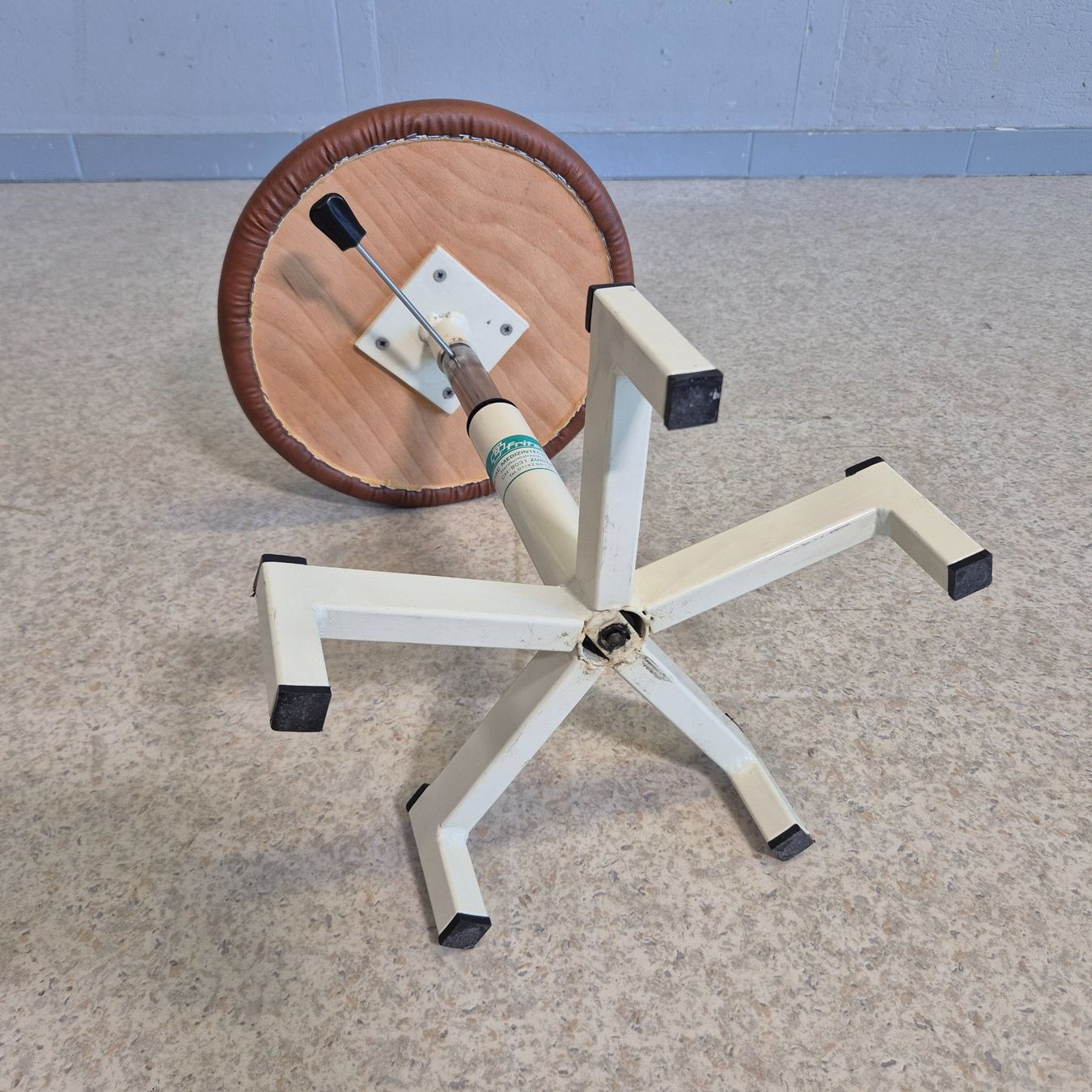 Sgabelli: Swivel Stool Fritag Drehhocker Hocker Höcker – Usato da Nottwil venduto da Wondewa-Shop 4
