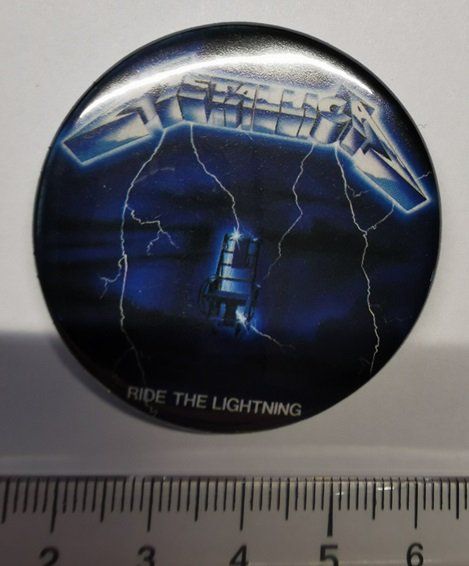Placchette & Badge: METALLICA - Button   (neu/OVP) – Nuovo e nell'imballaggio originale da Wilen b. Wollerau venduto da morethanmusic