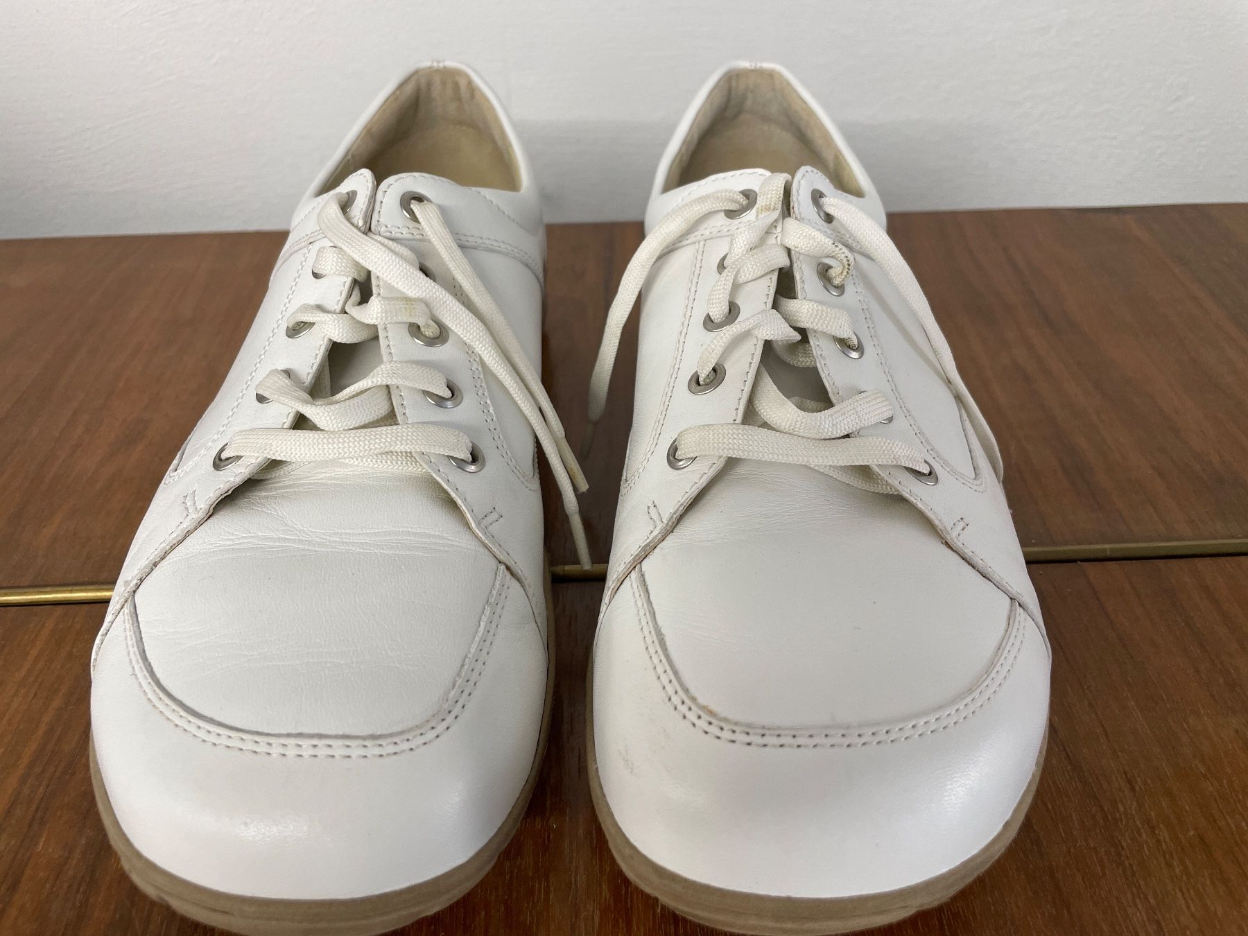 Helvesko Scarpe da uomo: Weisse HELVESKO Halbschuhe / Sneaker Gr. 43 – Usato da Frasnacht venduto da GracyStore 1