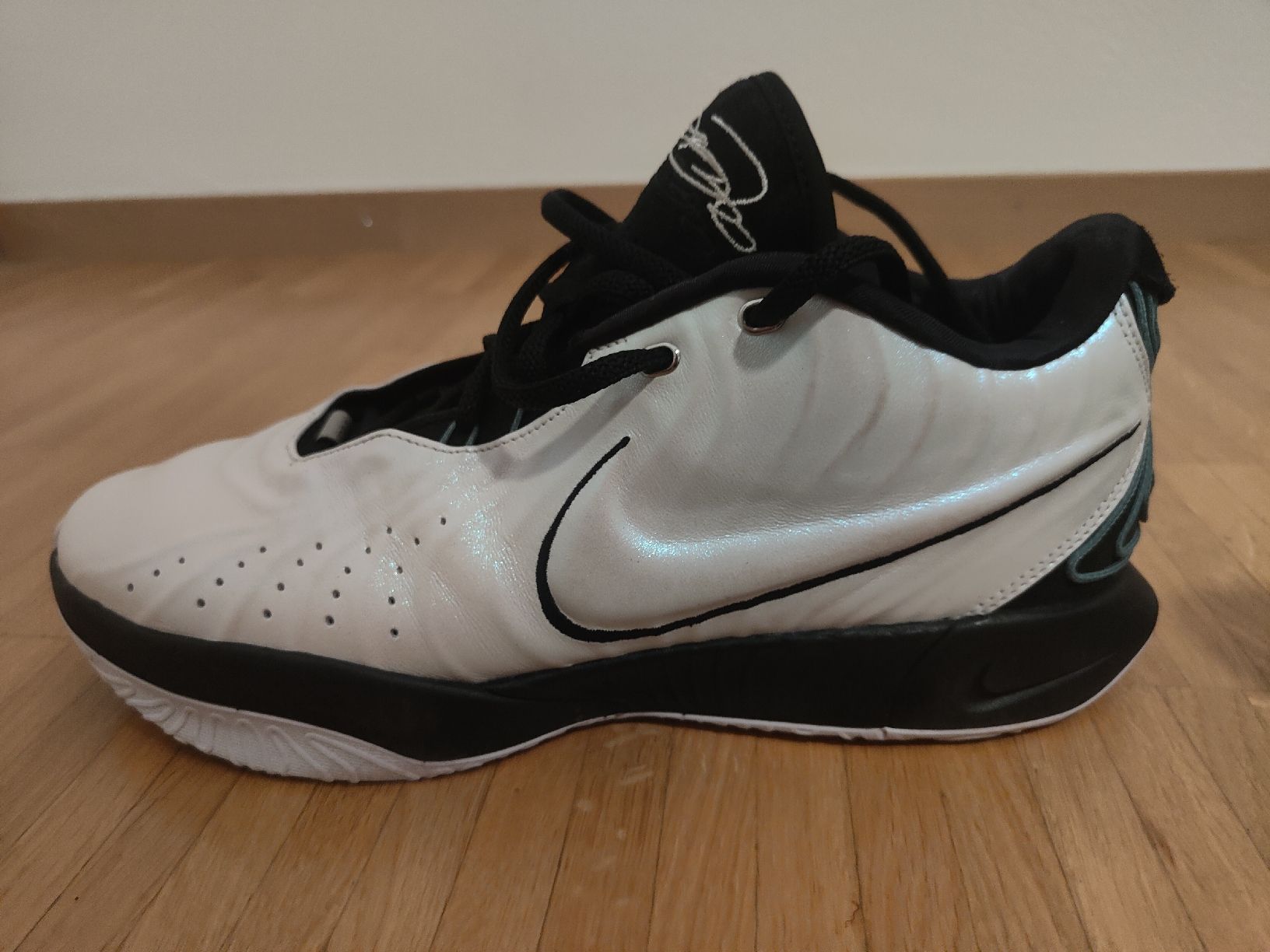 Nike Scarpe da uomo: Lebron 21 Schuh. Top Zustand. – Nuovo (secondo la descrizione) da Kloten venduto da emi_d7jq 3