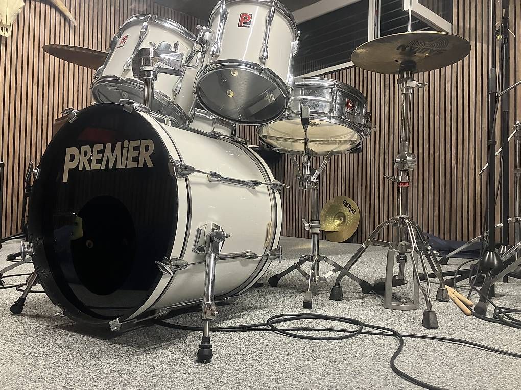 Strumenti musicali: Weisses Premier Schlagzeug / Drum-Kit – Usato da Roggliswil venduto da BSS95