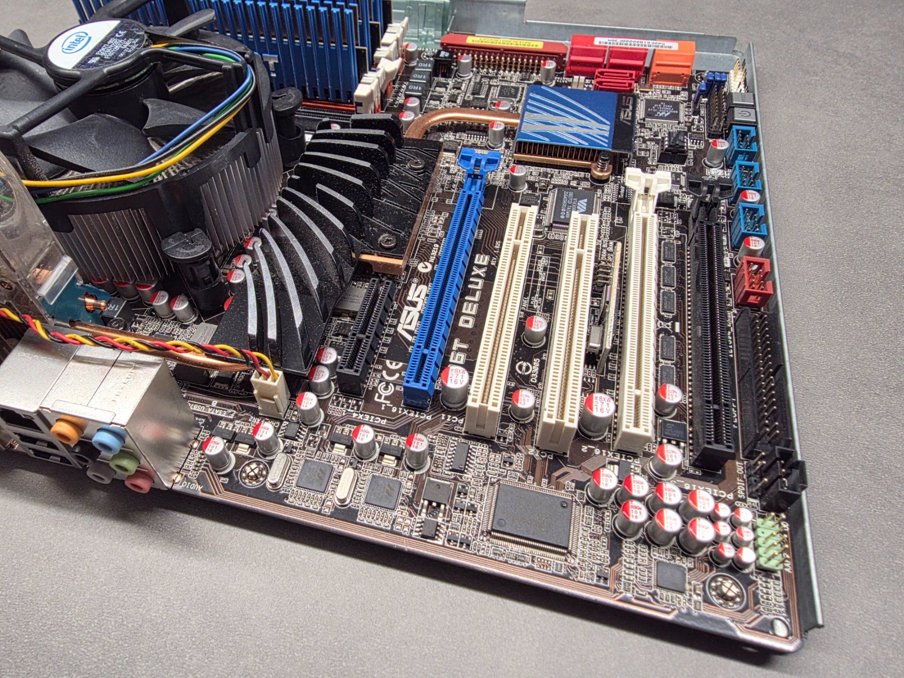 Asus Schede madri: ASUS P6T Deluxe Mainboard-Bundle mit Intel Core i7 – Usato da Lausen venduto da -Vendetta- 6