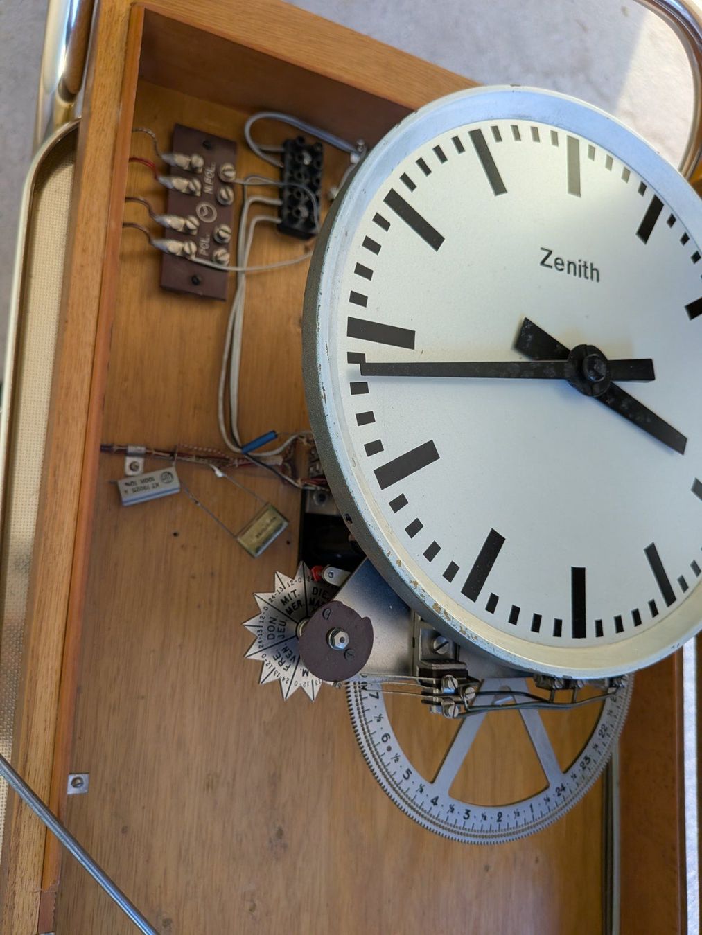 Zenith Orologi da terra & Orologi da parete: Zenith Le Locle Industrieuhr oder Mutteruhr ? – Usato da Emmen venduto da Brockofsky 4