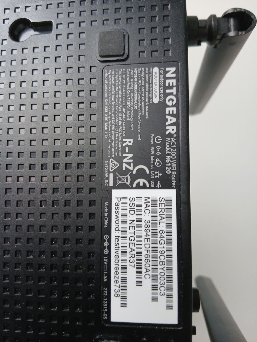 Netgear Modem & Router: Netgear Wirlessrouter – Usato da Zürich venduto da eportex 1