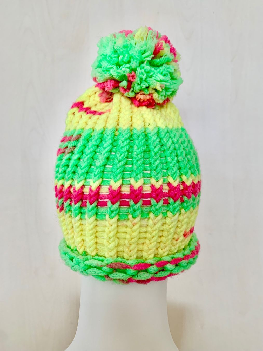 Berretti & Sciarpe: Kappe Beanie mit Bommel, Handarbeit – Nuovo e nell'imballaggio originale da Emmenbrücke venduto da swissmade-miracles 3