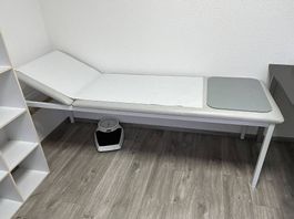 Lit d'examen médical