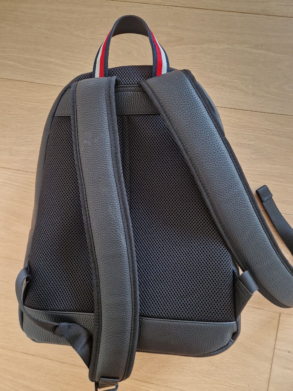 Zaini: Tommy Hilfiger Rucksack – Nuovo (secondo la descrizione) da Rüttenen venduto da R.b.m 2