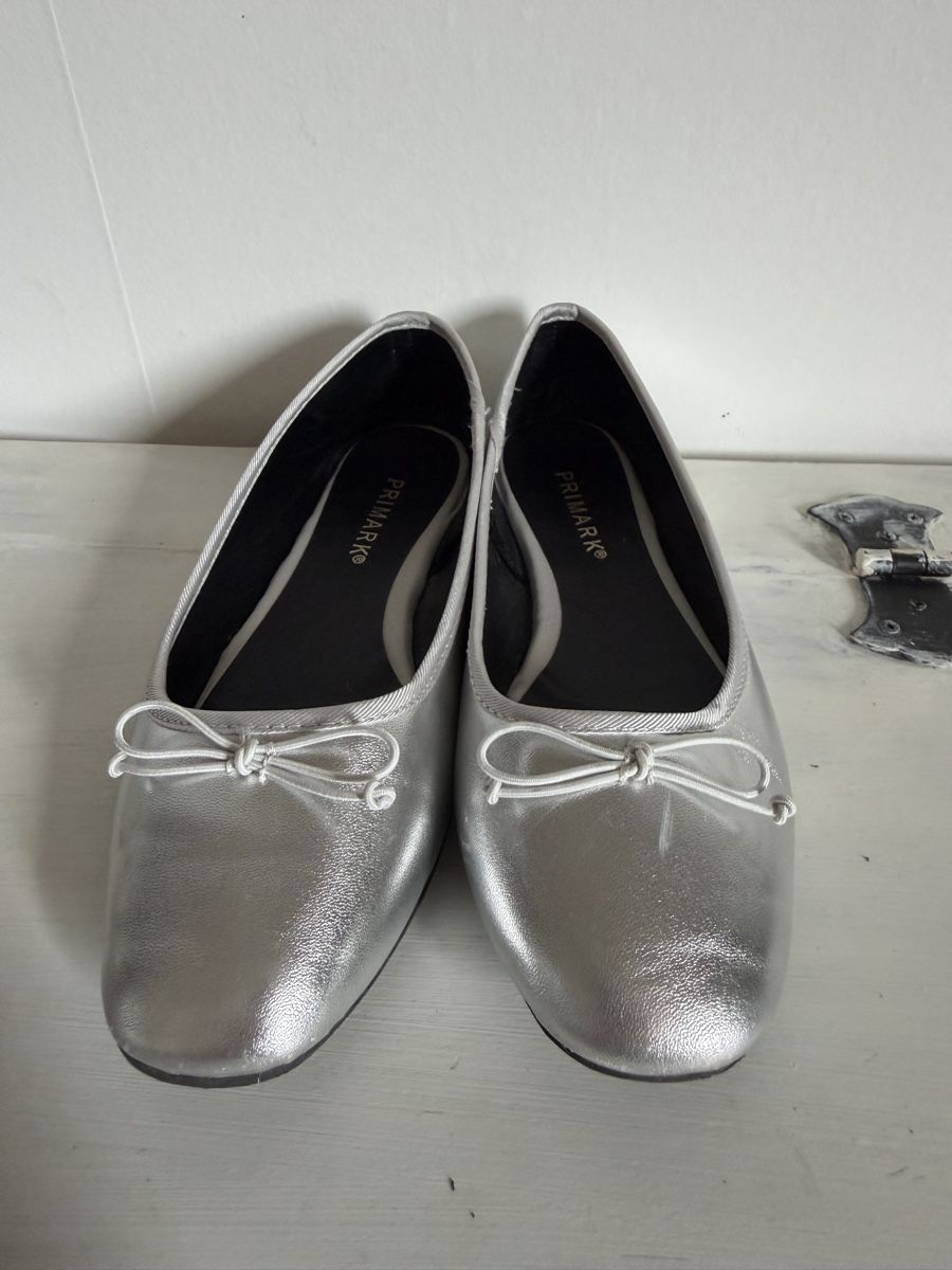 Primark Chaussures femmes: Ballerines argent mises 1x taille 37  – Neuf (Voir description) à Dombresson par feline_ne 1