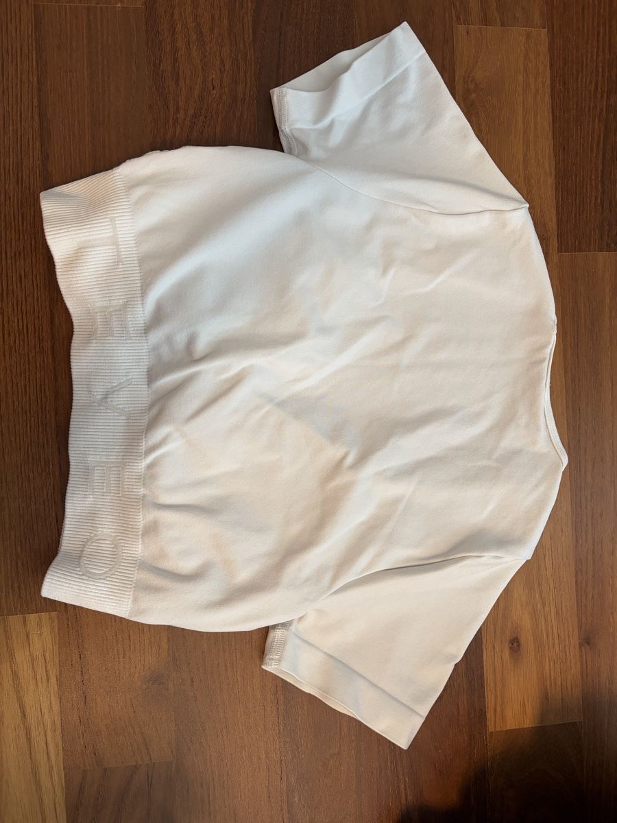 Top: Sport Top Teveo – Usato da Henau venduto da martina_1998 1