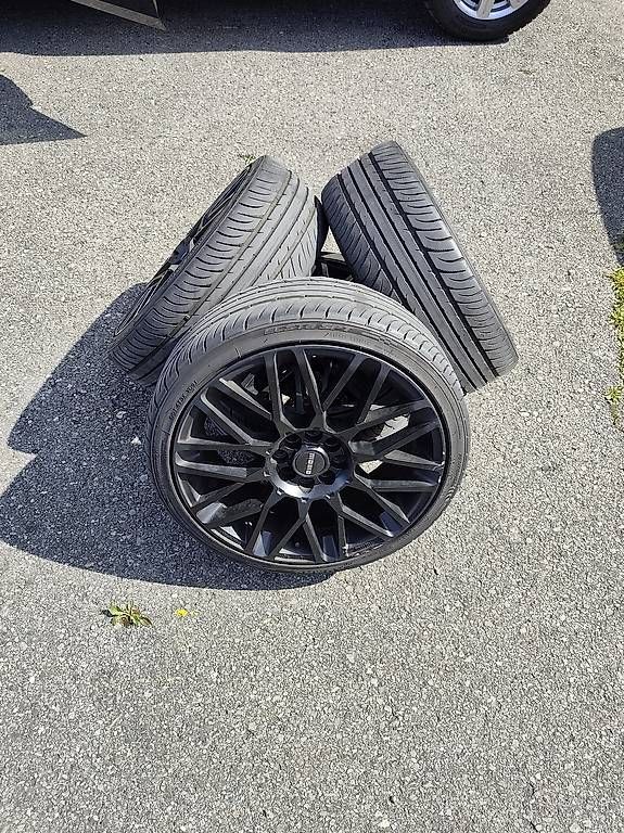 Pneus & Kompletträder: 

AUTOTUK: https://autotuk.lt/ratlankiu-ismatavimai/ – Gebraucht aus St. Margrethen SG von Rhein04 3