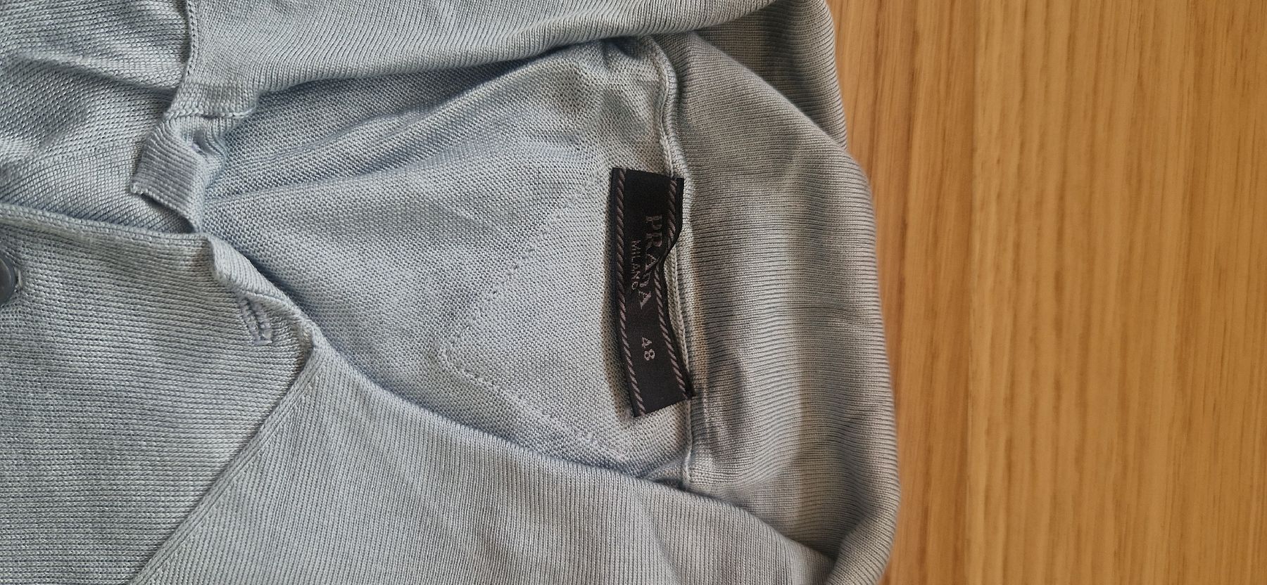 Prada Polo-Shirts: Polo Prada – Neu (gemäss Beschreibung) aus Lausanne von juliusca 4