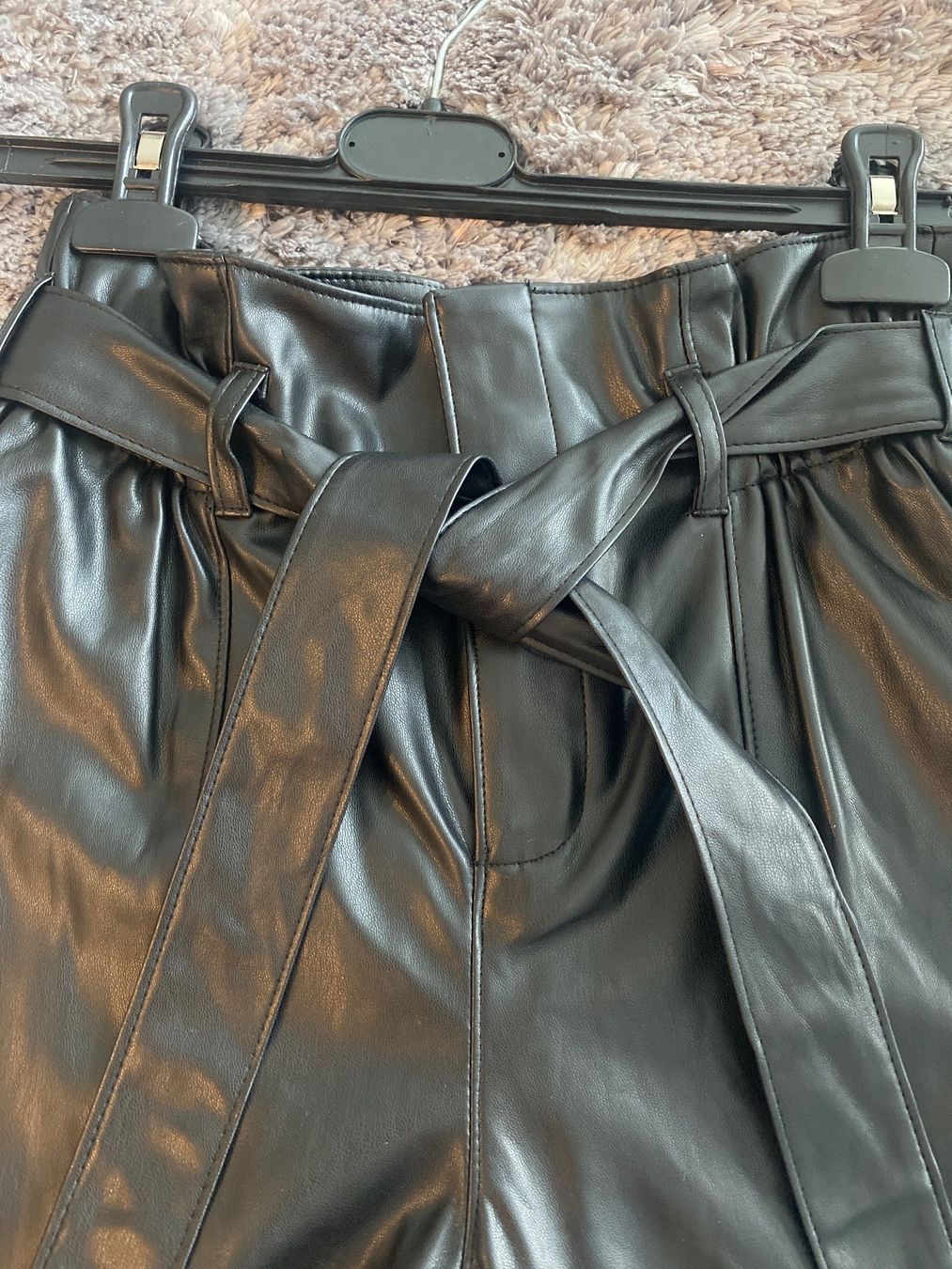 Hosen: Pantaloni ecopelle – Neu (gemäss Beschreibung) aus Zürich von lcl_r88r 1