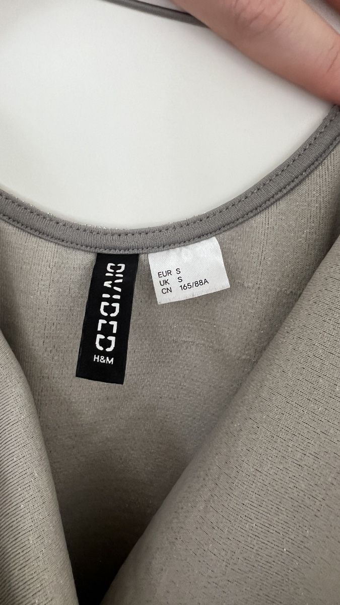H&M Robes: H&M Silber Glitzerkleid – D'occasion à Wermatswil par Jara.a.s 3