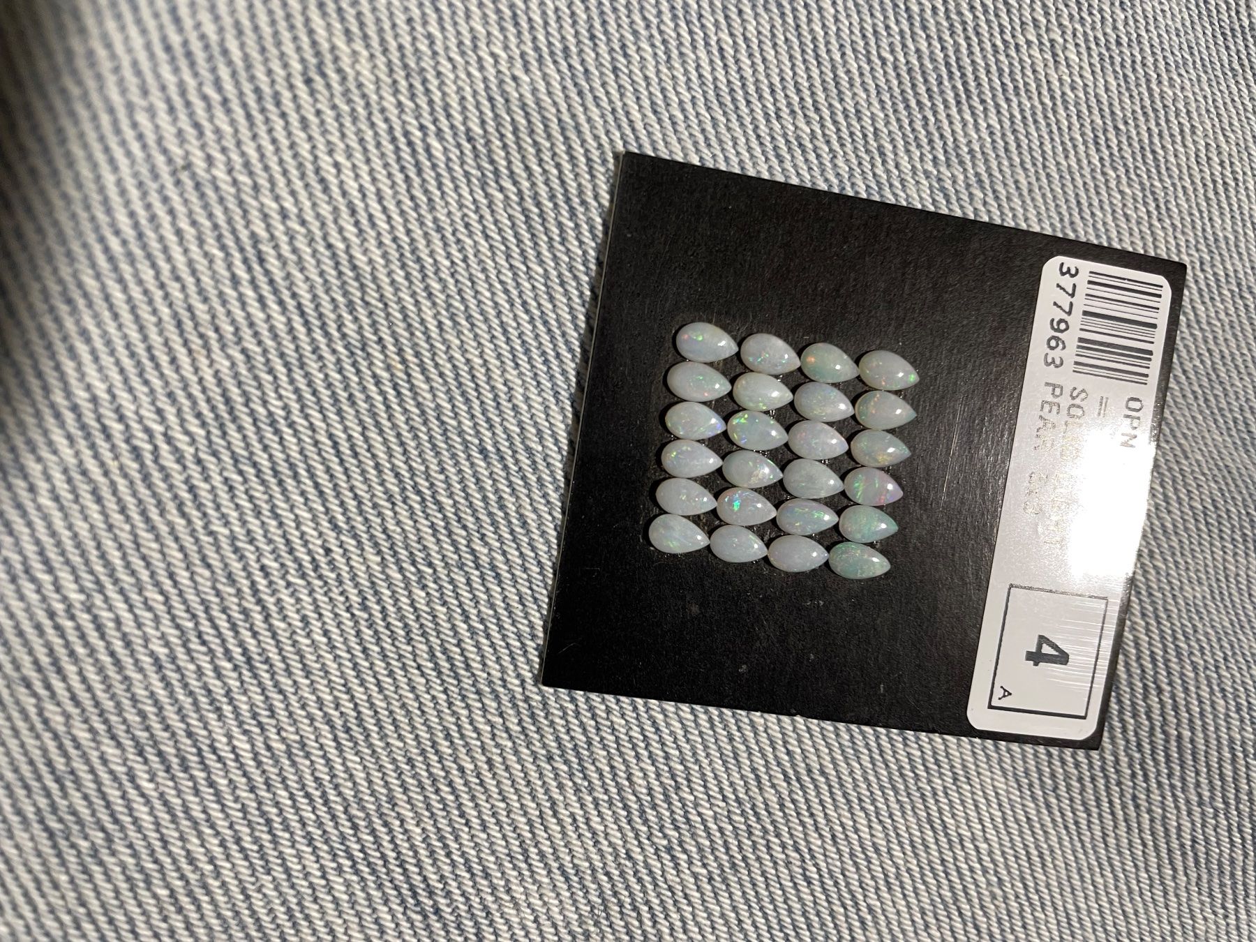 Fossili: 24 Stk  Cabochons Opal echt winzig neu – Nuovo e nell'imballaggio originale da Leuggern venduto da gemshow 6